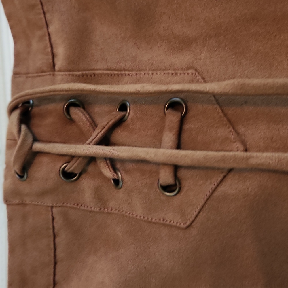 Hollister brand, brown suede skirt, Size 7 Juniors. - Picture 3 of 13
